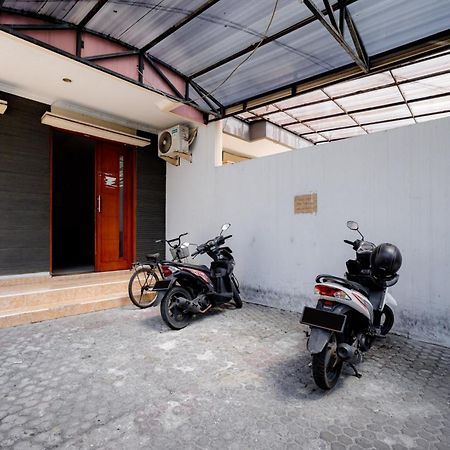 J&B Rooms Tomang Jakarta Mitra Reddoorz Exterior foto