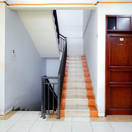 J&B Rooms Tomang Jakarta Mitra Reddoorz Exterior foto