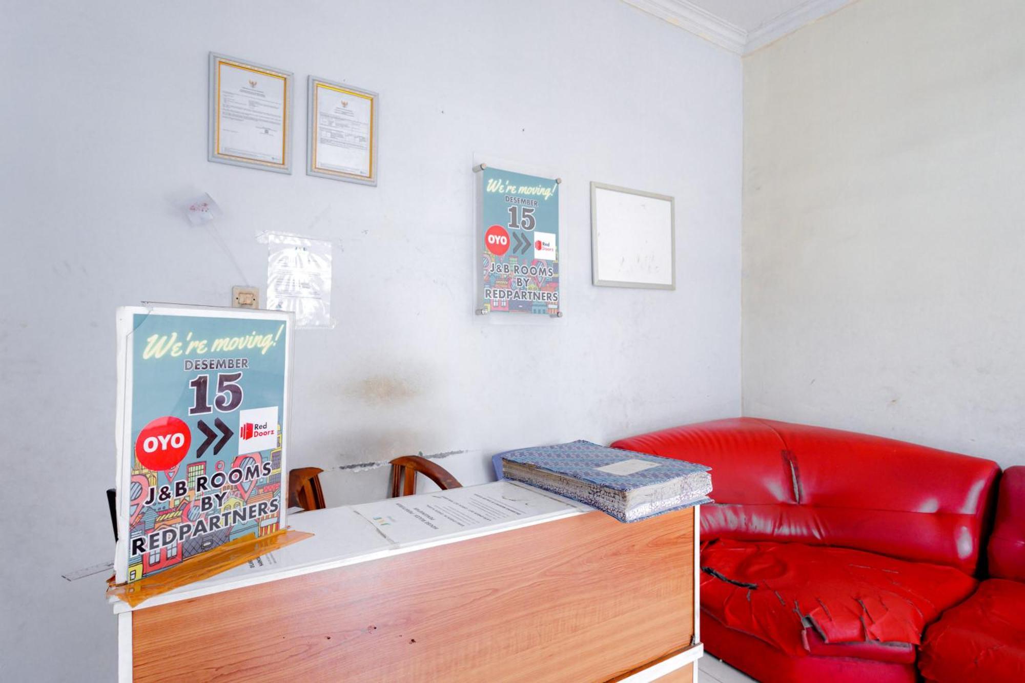 J&B Rooms Tomang Jakarta Mitra Reddoorz Exterior foto