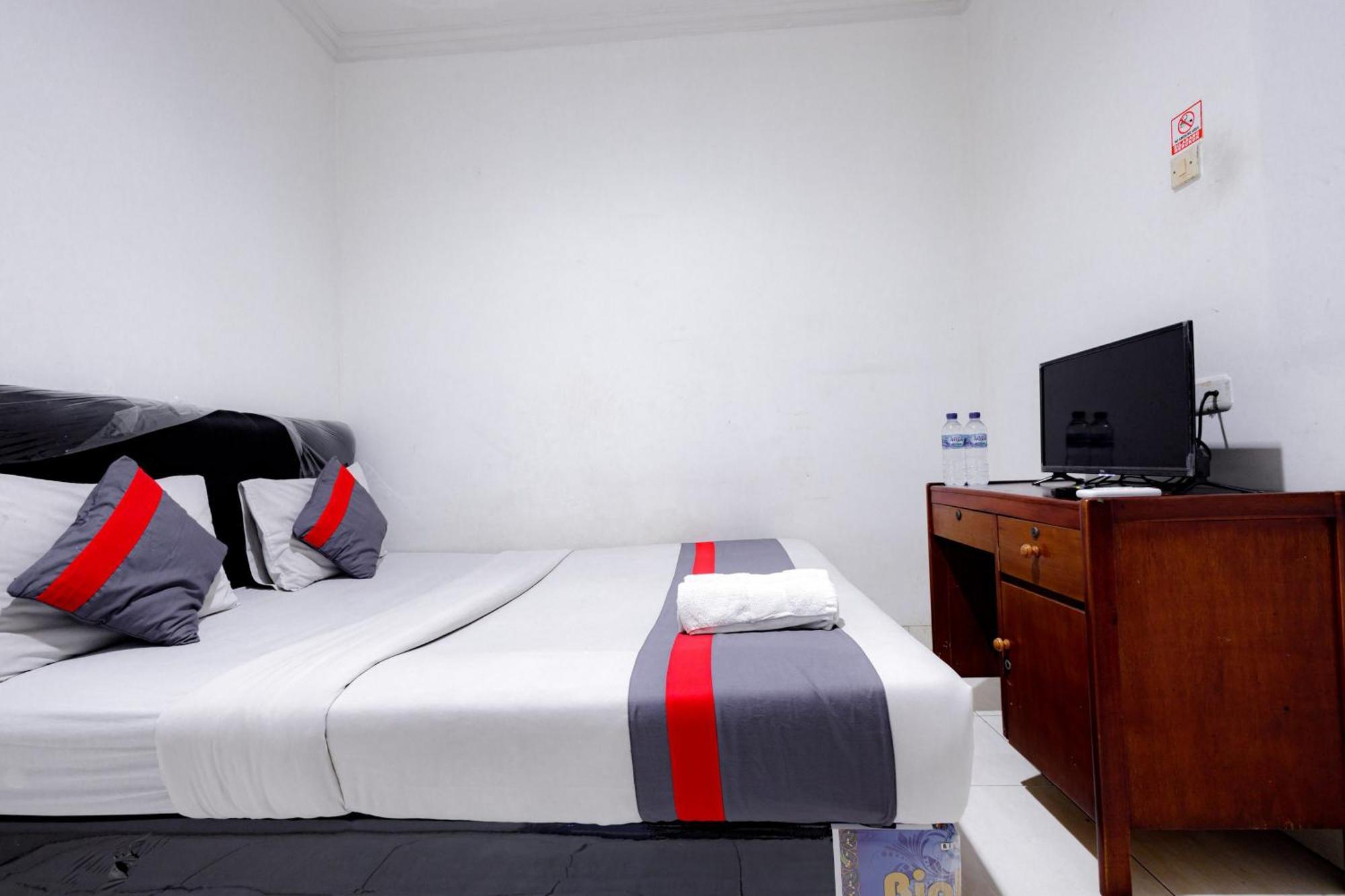 J&B Rooms Tomang Jakarta Mitra Reddoorz Exterior foto
